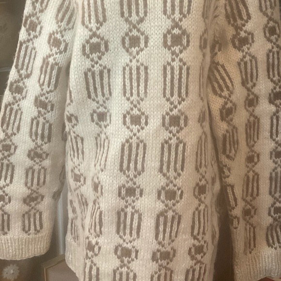 “HAND KNIT” Vintage  Beige and Brown Patterned 100% Wool Sweater. - Picture 6 of 12